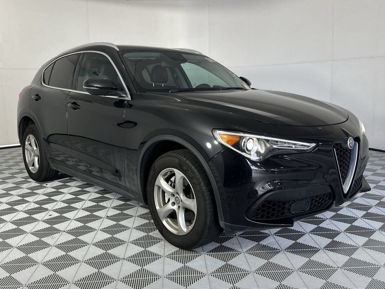 Used 2019 Alfa Romeo Stelvio AWD video 2
