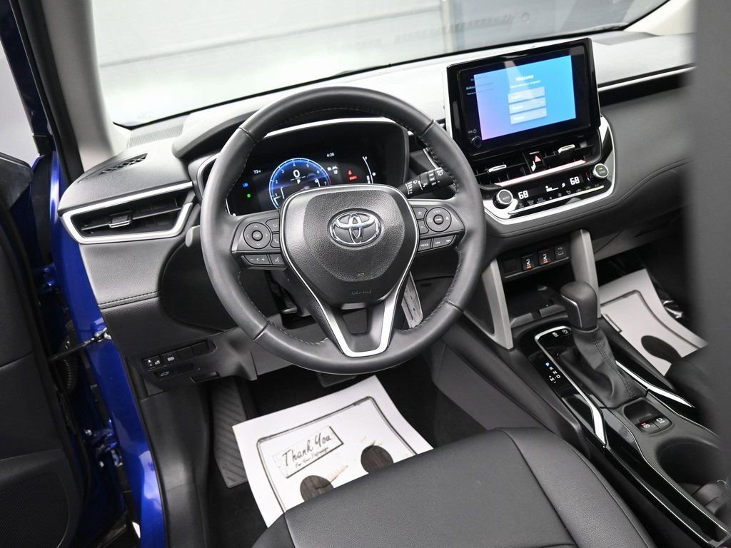 Used 2025 Toyota Corolla Cross XLE w/ Convenience Package FWD image 10