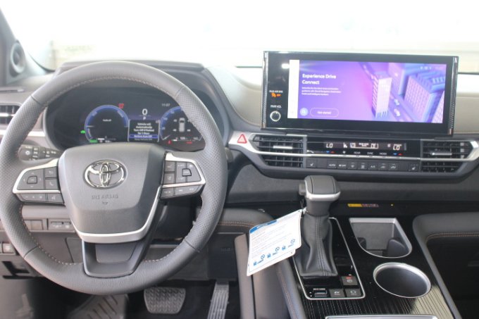 New 2026 Toyota Sienna XLE Woodland Edition AWD/4WD image 17