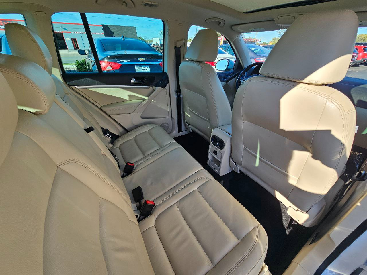 Used 2013 Volkswagen Tiguan SEL image 16