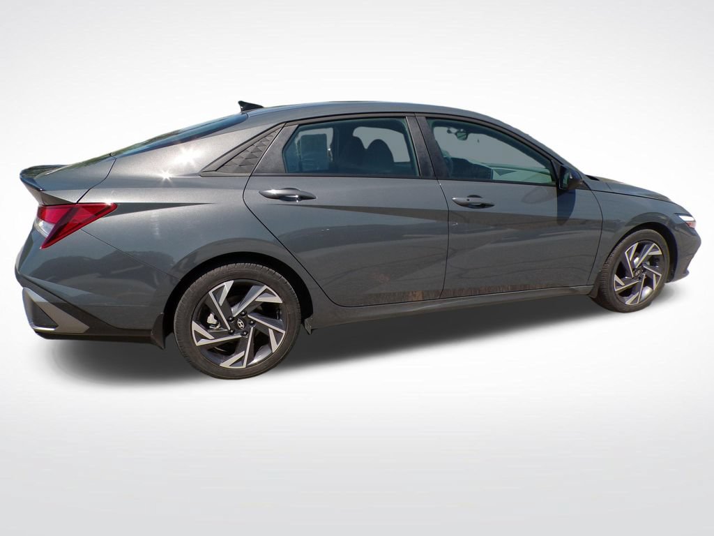 Used 2025 Hyundai Elantra Sport FWD image 8