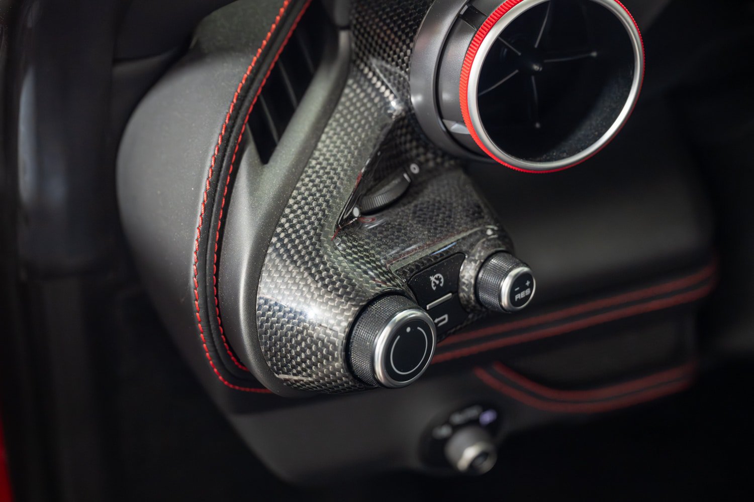 Certified 2021 Ferrari F8 Tributo RWD image 28