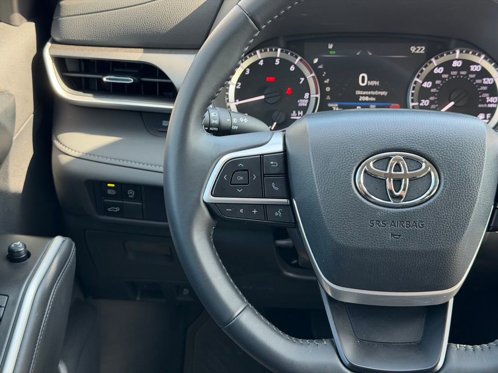 Used 2026 Toyota Highlander XLE image 20