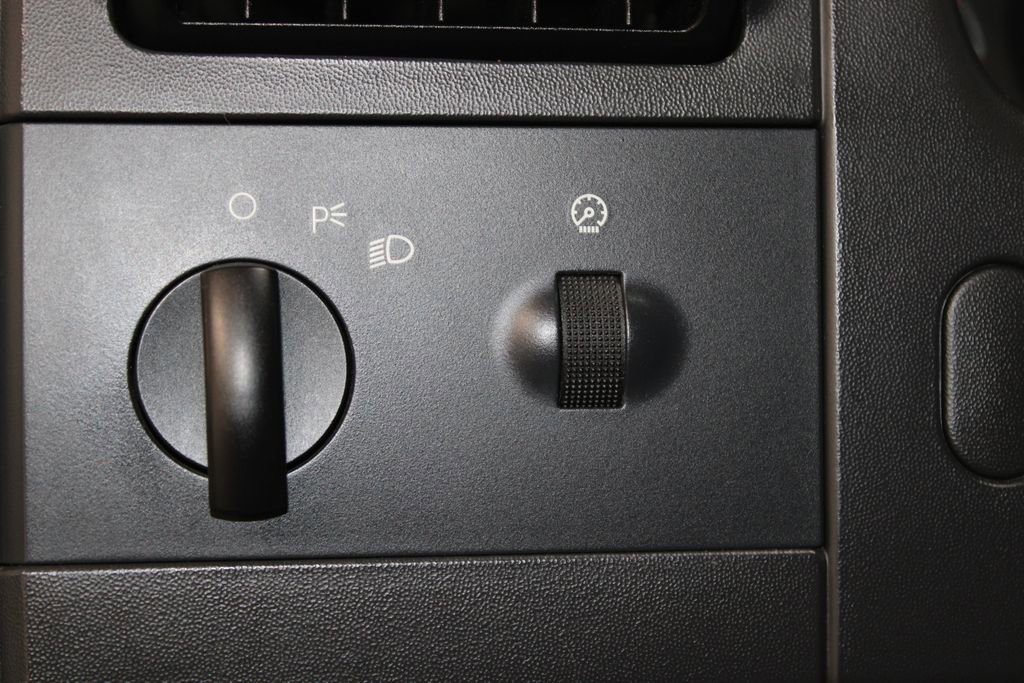 Used 2006 Ford F350 2WD Regular Cab DRW Super Duty image 21