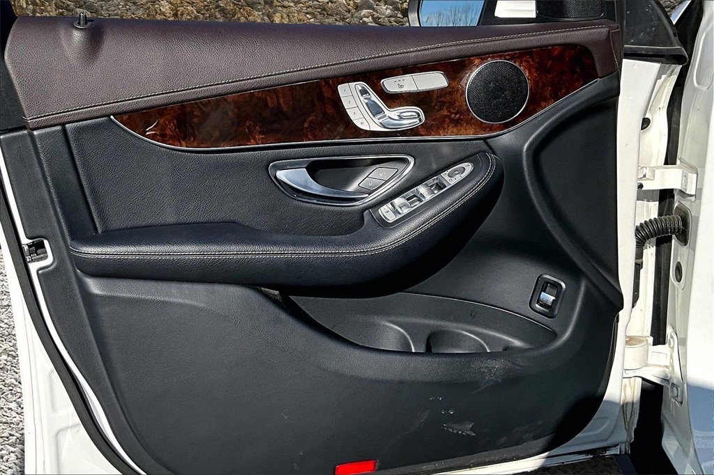 Used 2018 Mercedes-Benz GLC 300 4MATIC image 20