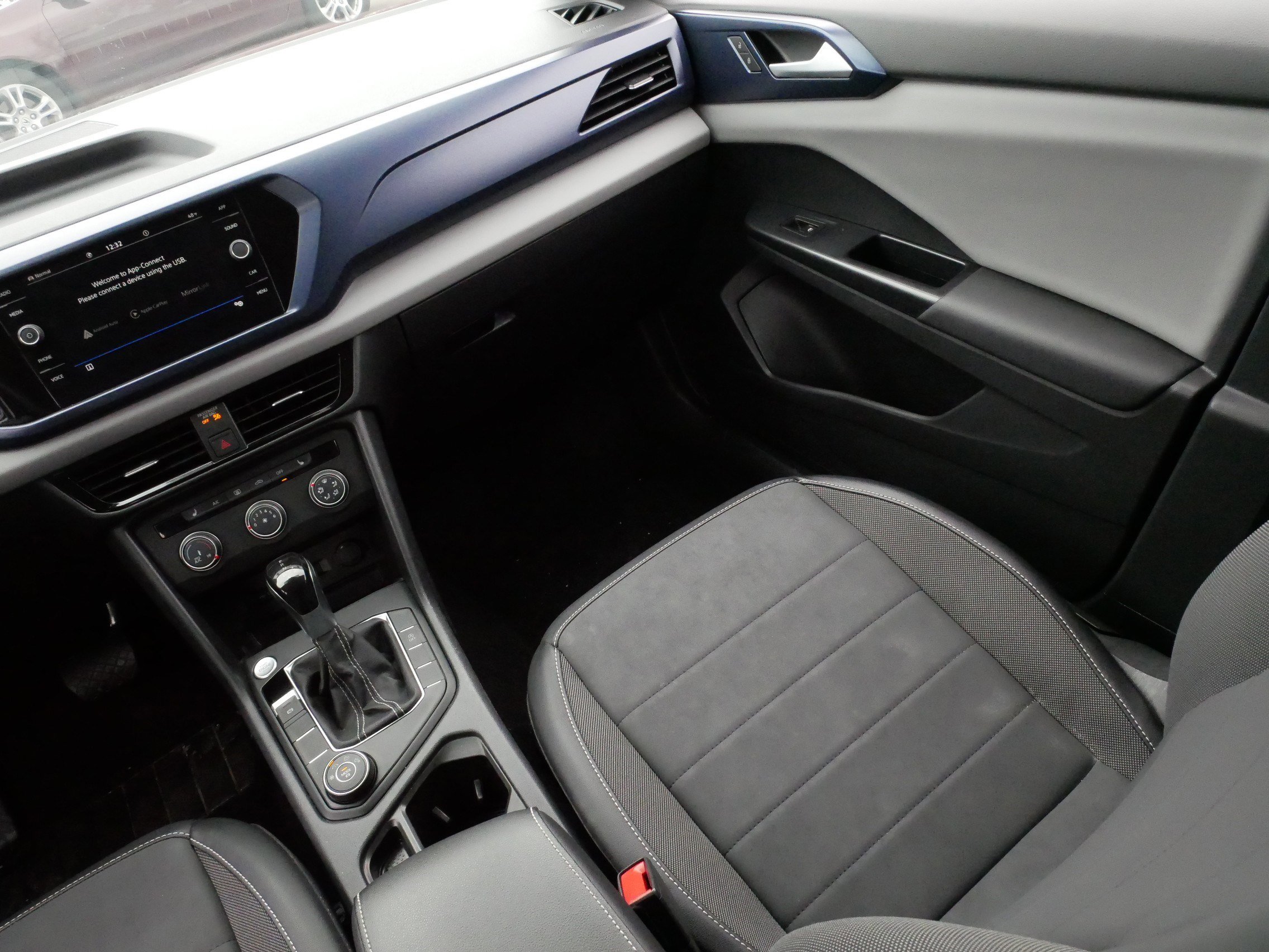 Used 2022 Volkswagen Taos SE image 11