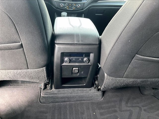 Used 2022 Chevrolet Traverse LT FWD image 25