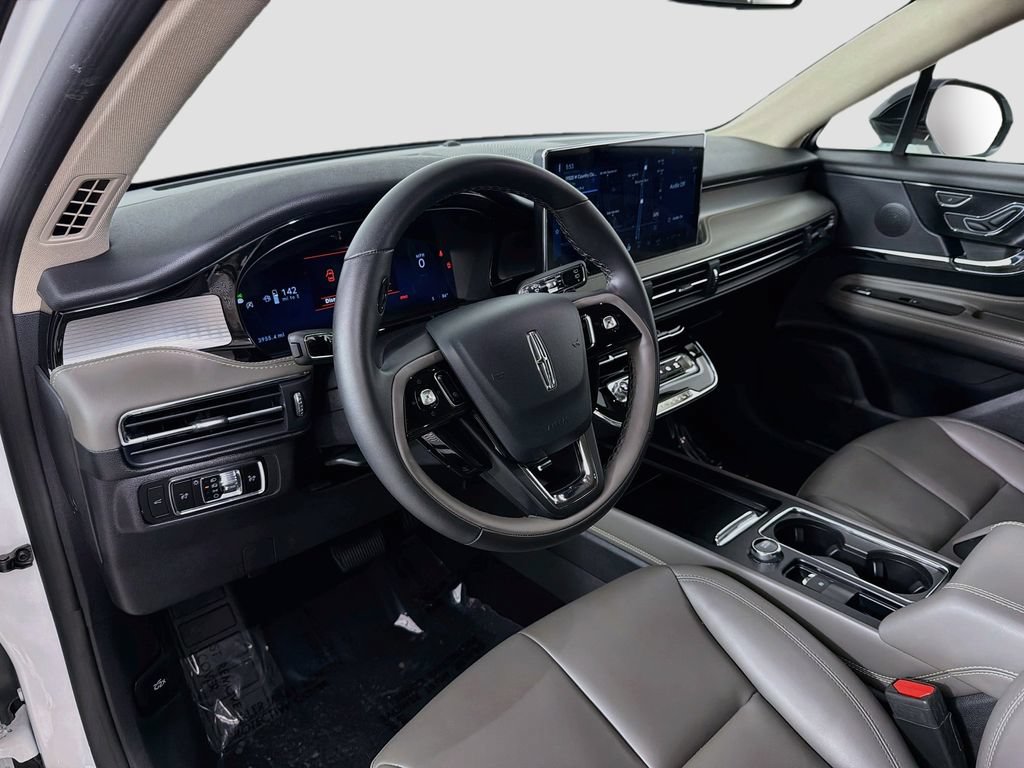 Certified 2025 Lincoln Corsair FWD image 9