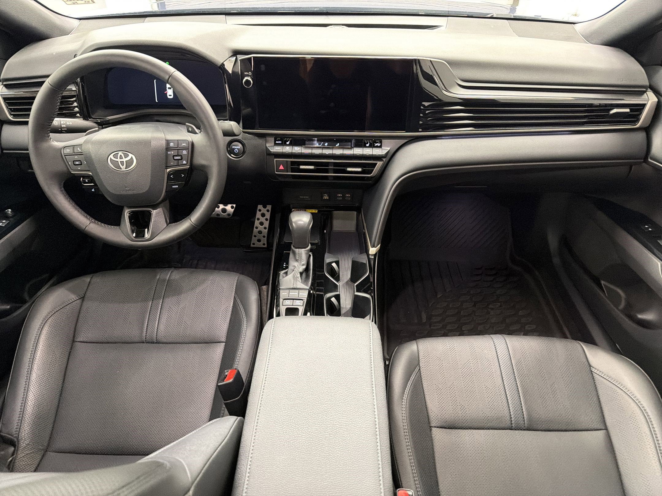 Used 2025 Toyota Camry XSE FWD image 15