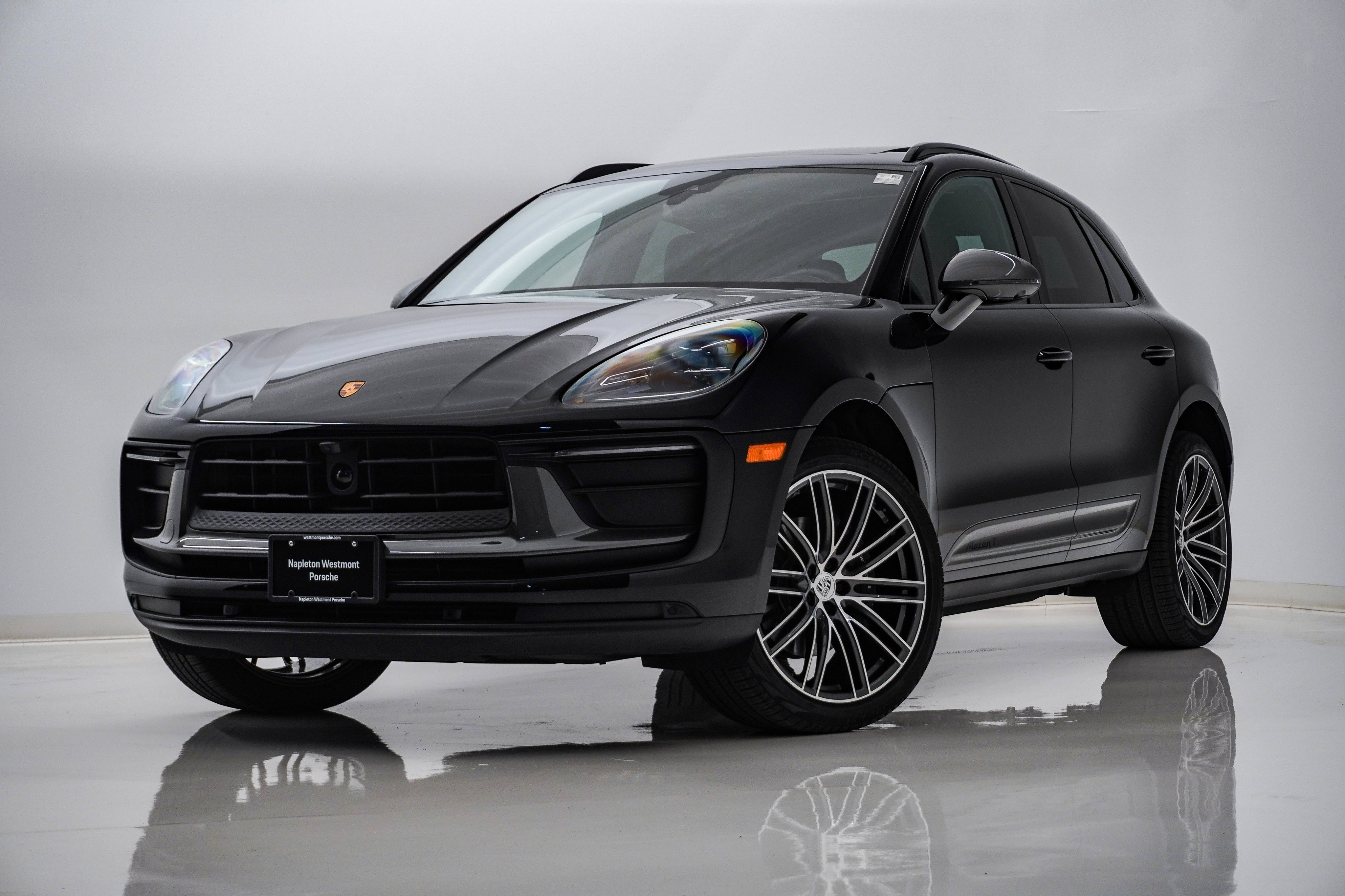 Certified 2026 Porsche Macan Turbo AWD/4WD image 1