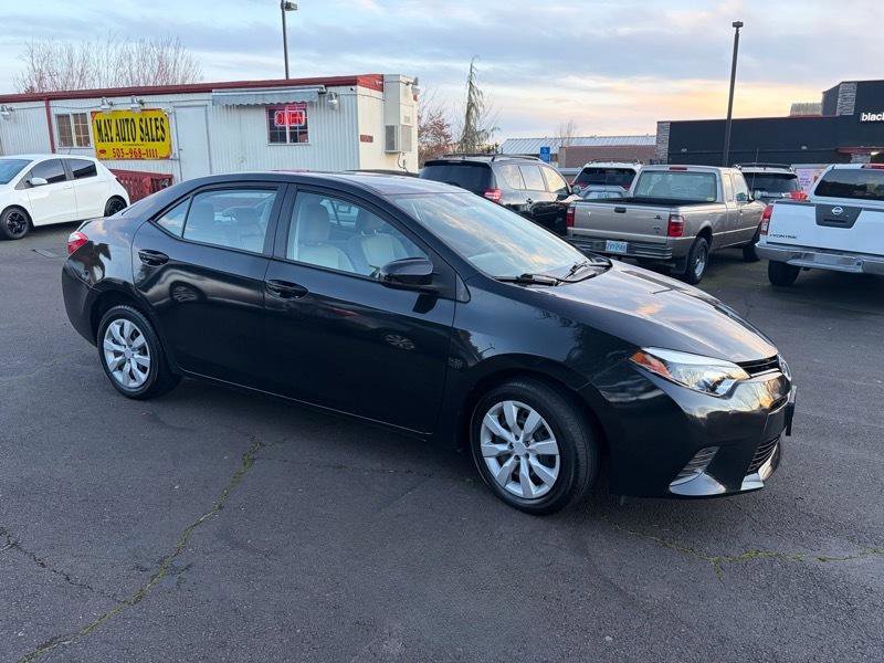 Used 2015 Toyota Corolla LE FWD image 3