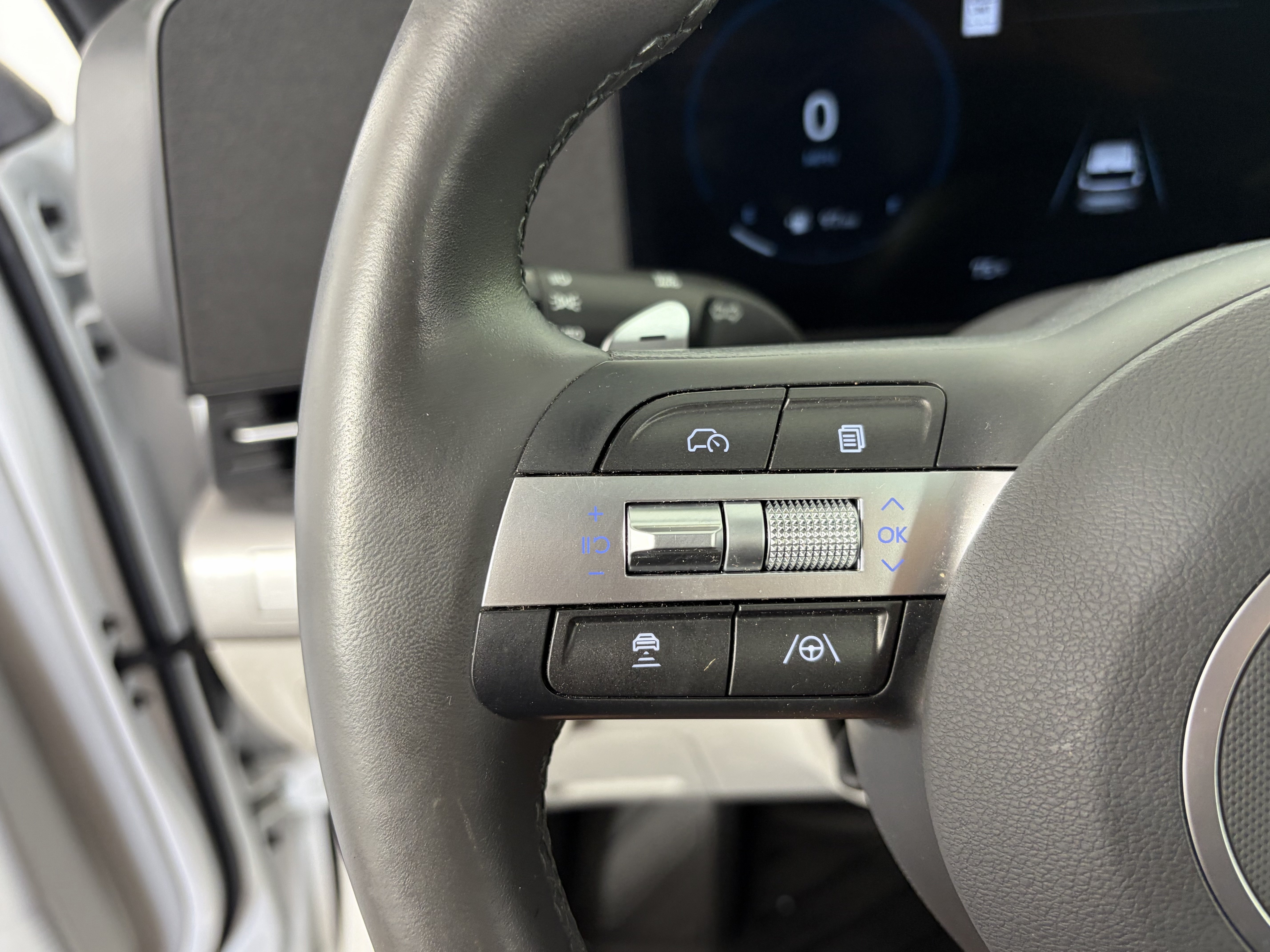 Used 2024 Hyundai Kona Limited AWD/4WD image 32