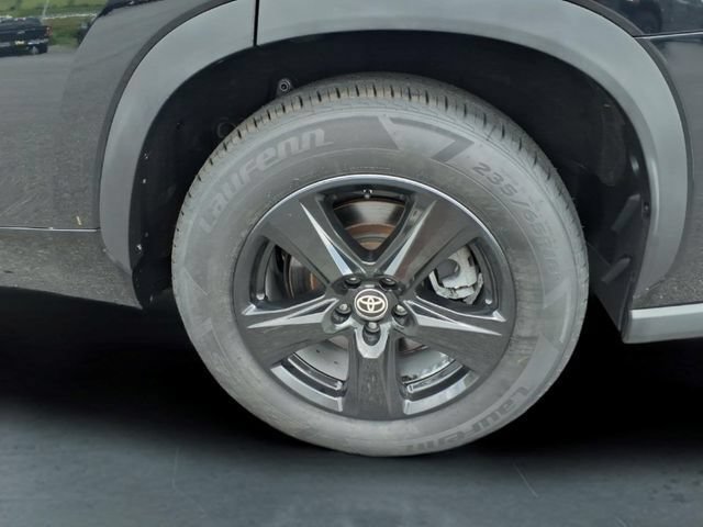 Used 2023 Toyota Highlander LE FWD image 13