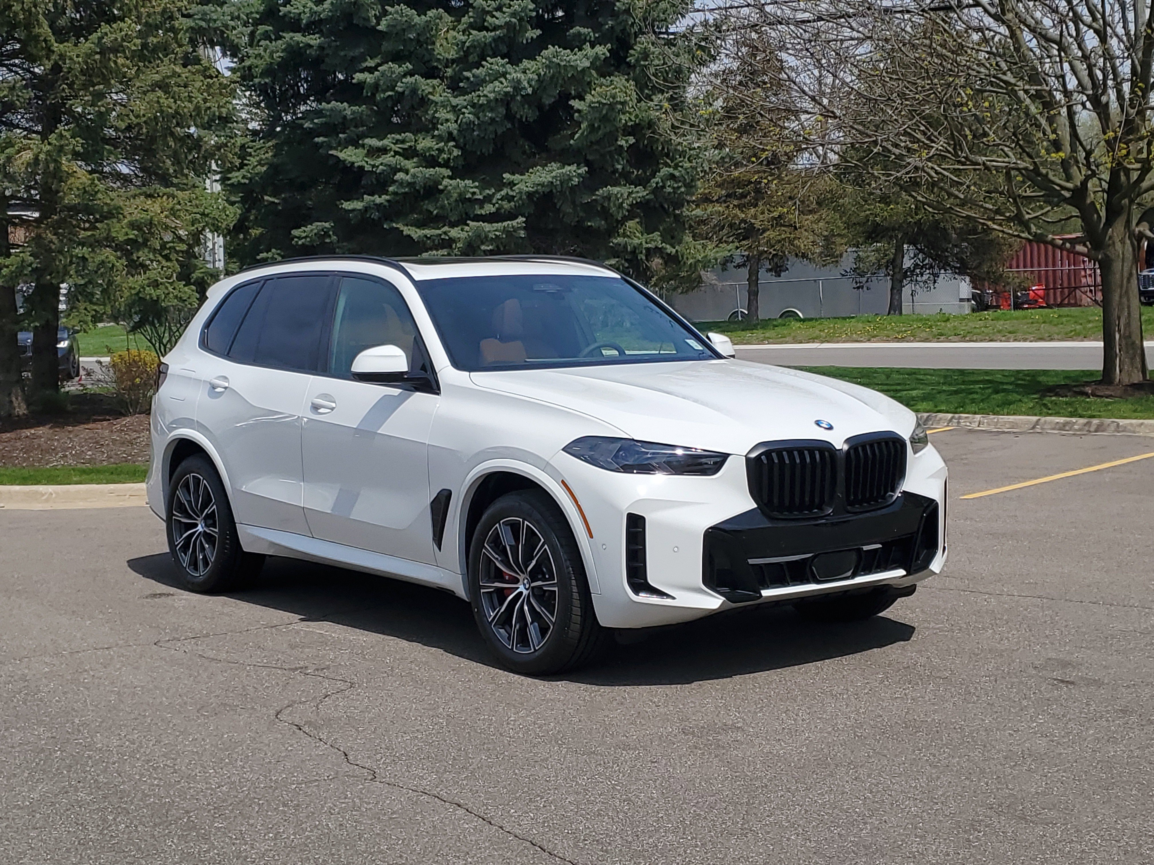 New 2026 BMW X5 xDrive40i w/ M Sport Package AWD/4WD image 4