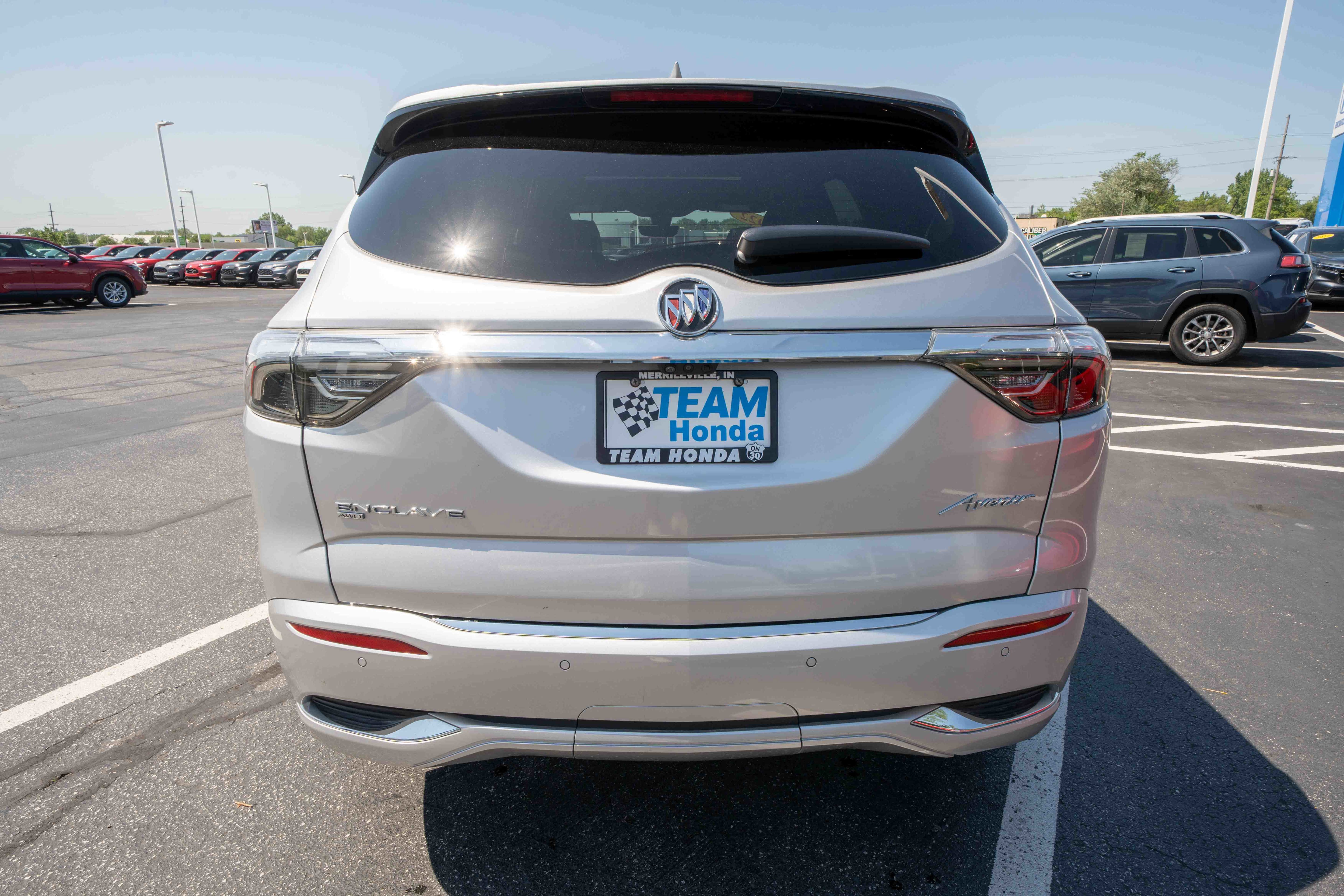Used 2022 Buick Enclave Avenir w/ Avenir Technology Package AWD/4WD image 5