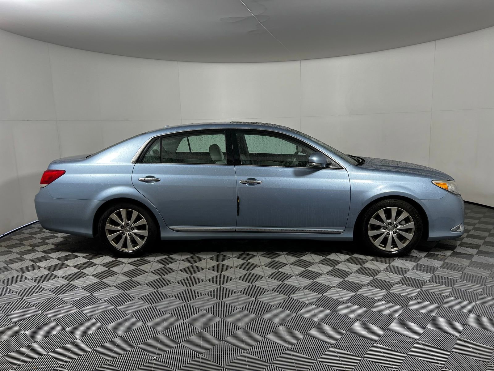 Used 2012 Toyota Avalon Limited image 4