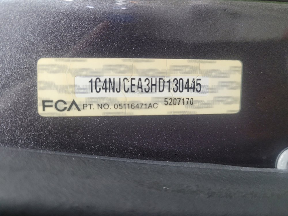 Used 2017 Jeep Compass High Altitude FWD image 33