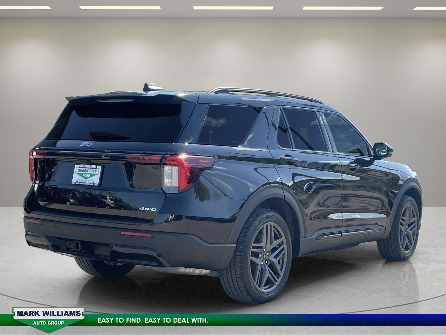 Used 2025 Ford Explorer ST-Line w/ ST-Line Street Pack AWD/4WD image 3