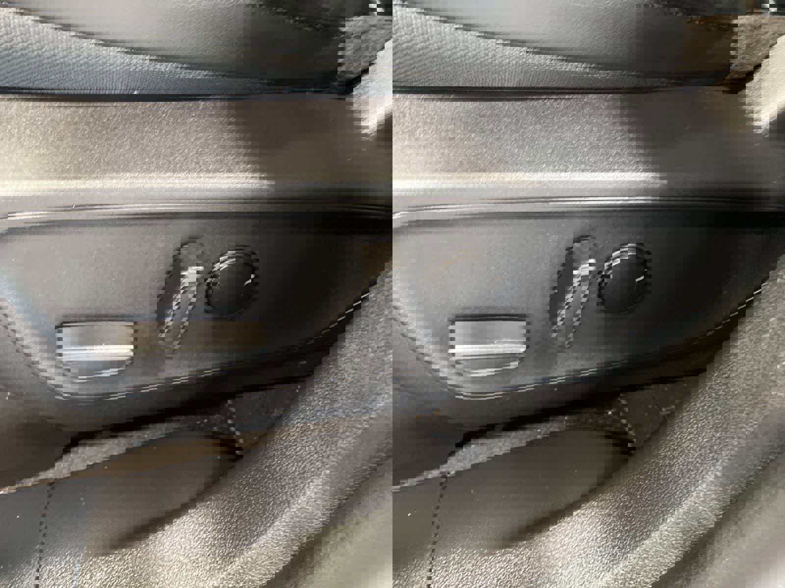 Used 2025 Ford Escape SE image 16