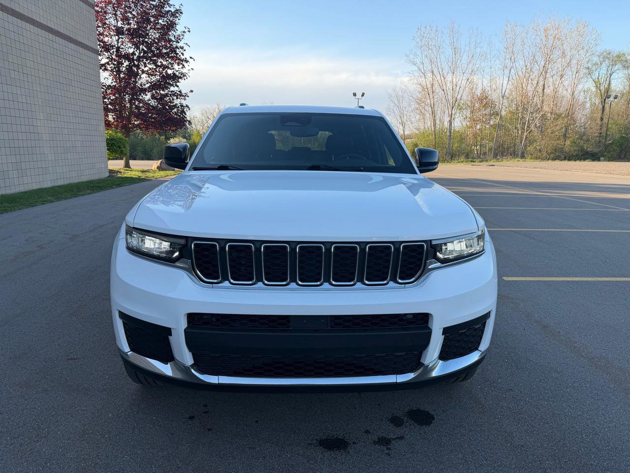 Used 2023 Jeep Grand Cherokee Altitude AWD/4WD image 2
