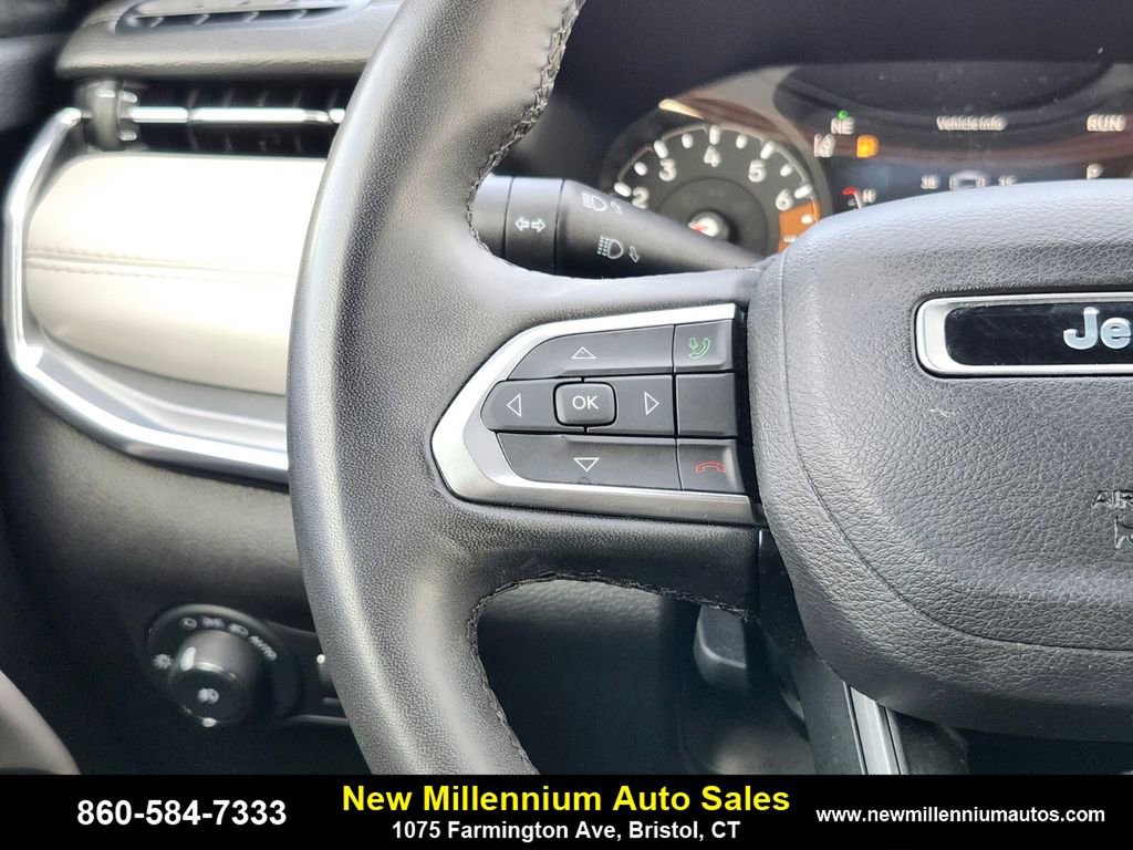 Used 2024 Jeep Compass Limited image 28