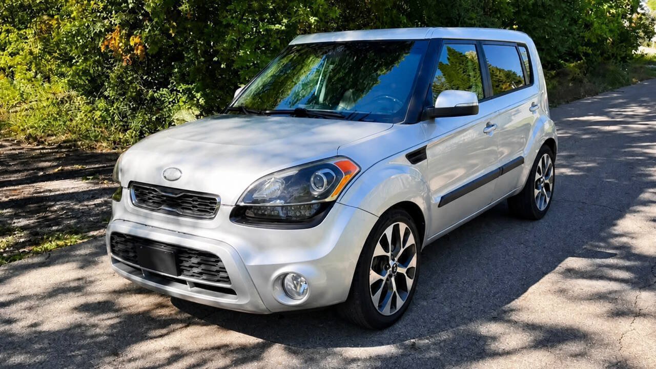 Used 2013 Kia Soul ! w/ Premium Pkg FWD image 2