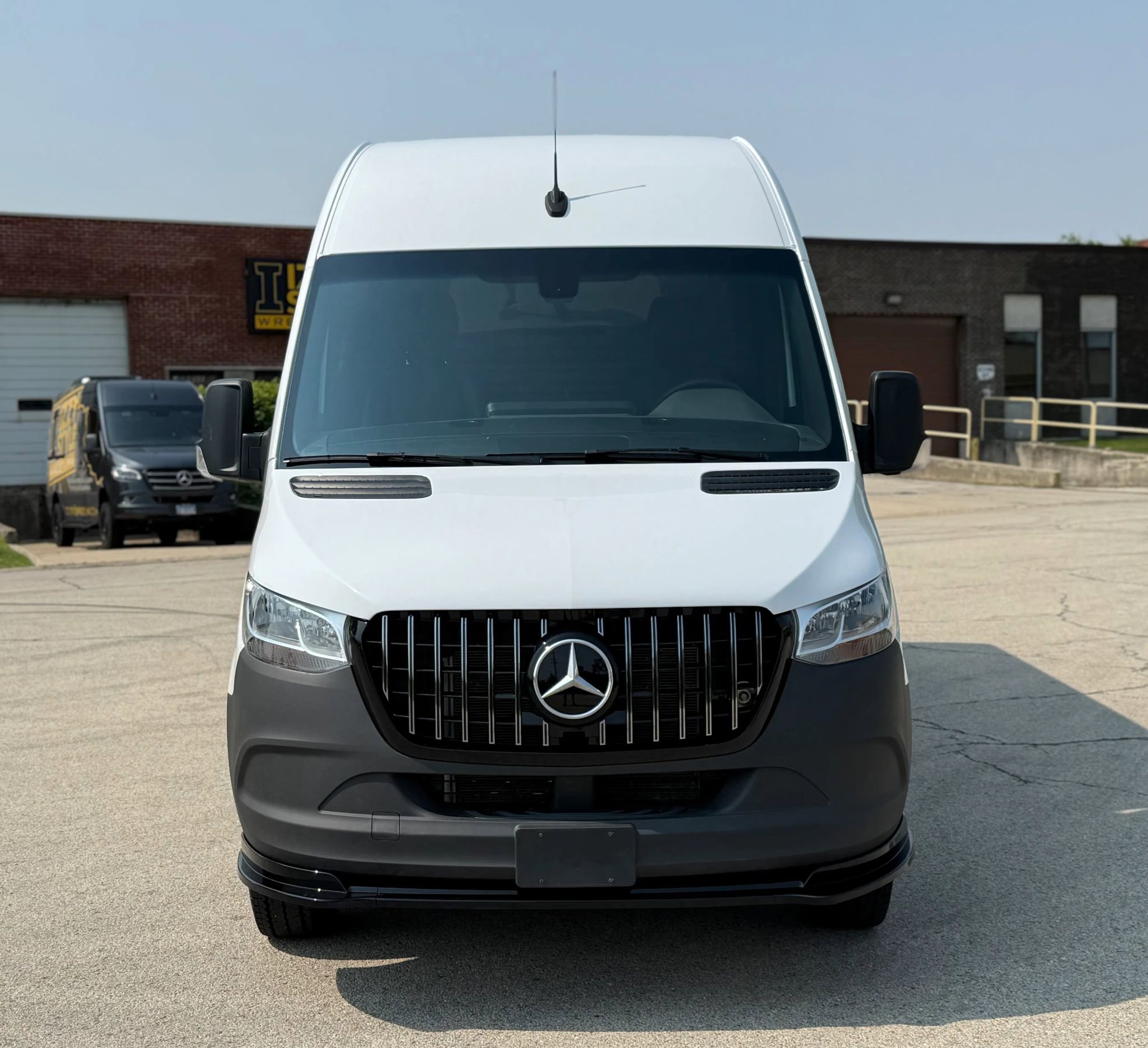 Used 2023 Mercedes-Benz Sprinter 3500 image 2