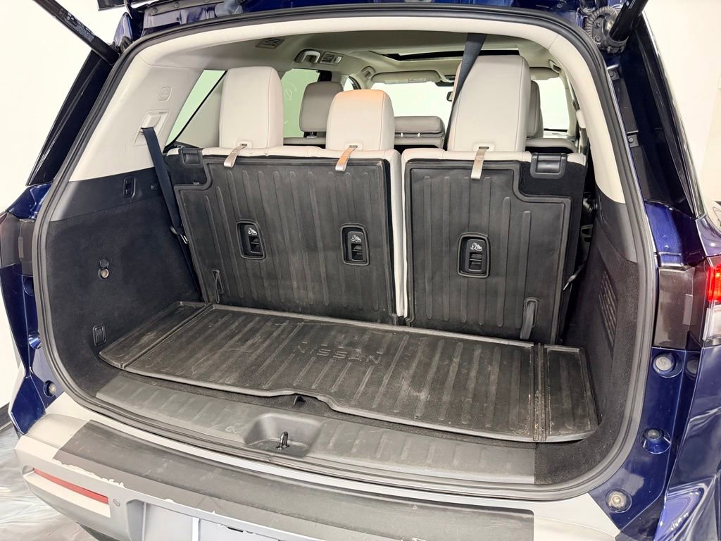 Used 2022 Nissan Pathfinder SL AWD/4WD image 11