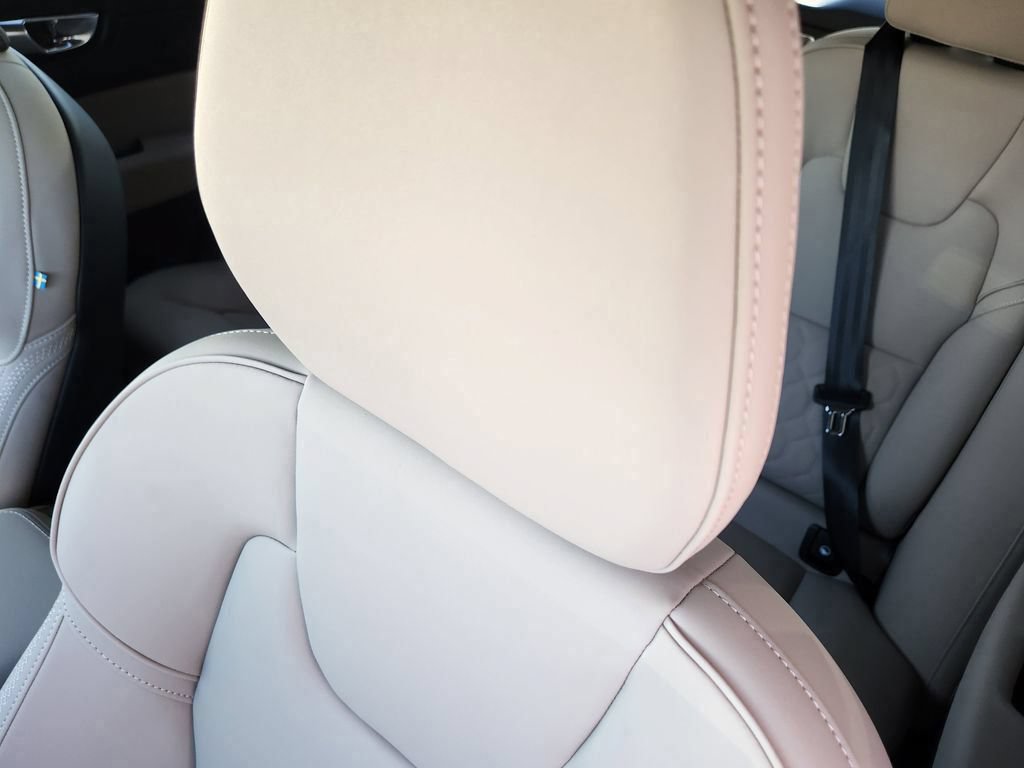 New 2026 Volvo XC60 B5 Plus w/ Protection Package Premier AWD/4WD image 6