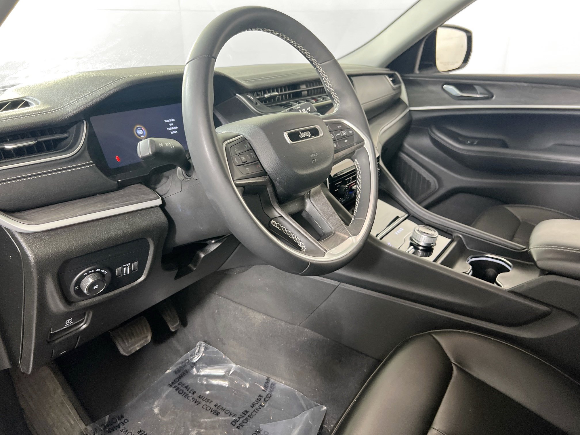 Used 2024 Jeep Grand Cherokee L Limited AWD/4WD image 9