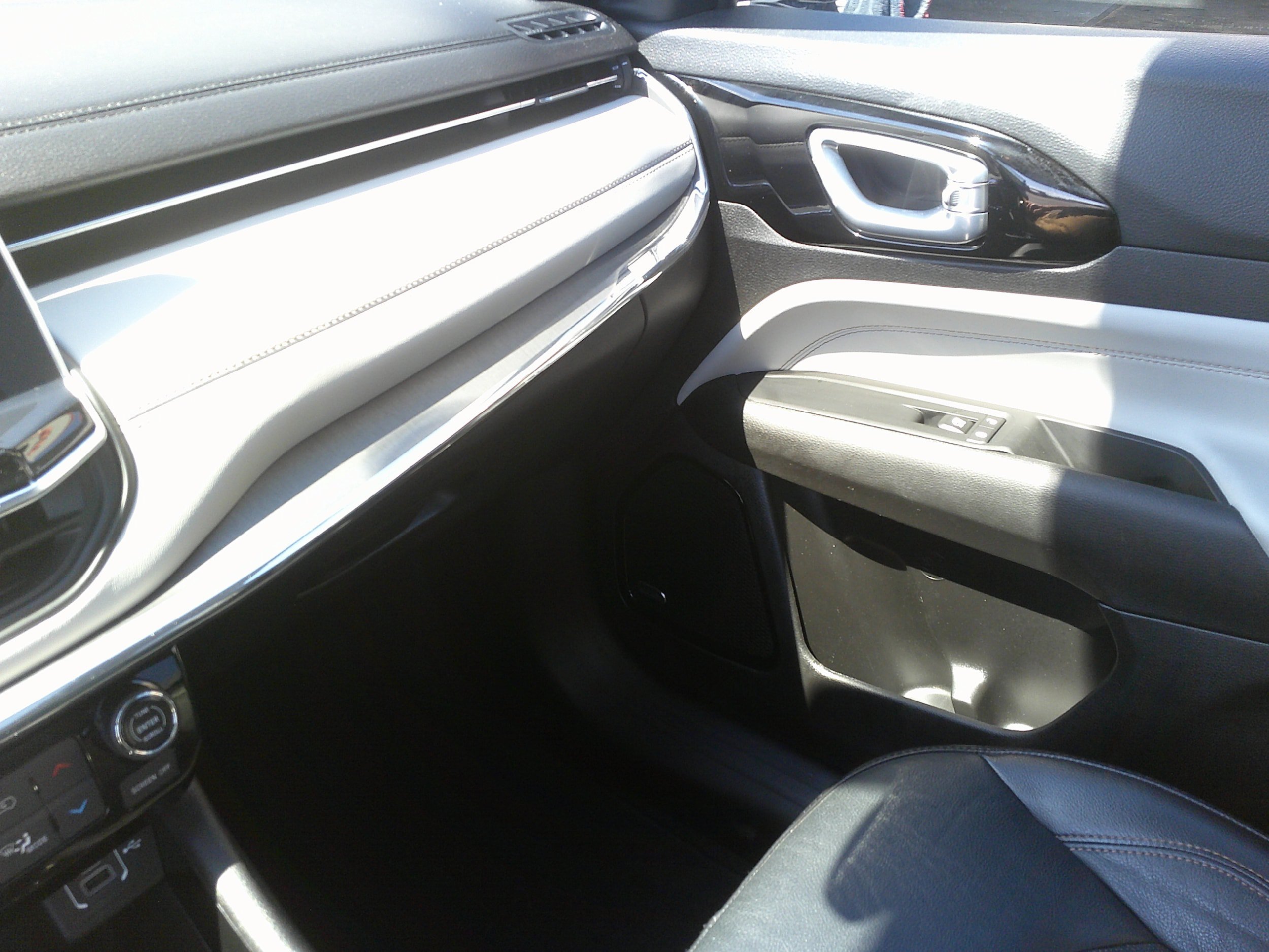 Used 2023 Jeep Compass Limited w/ Sun and Sound Group AWD/4WD image 28