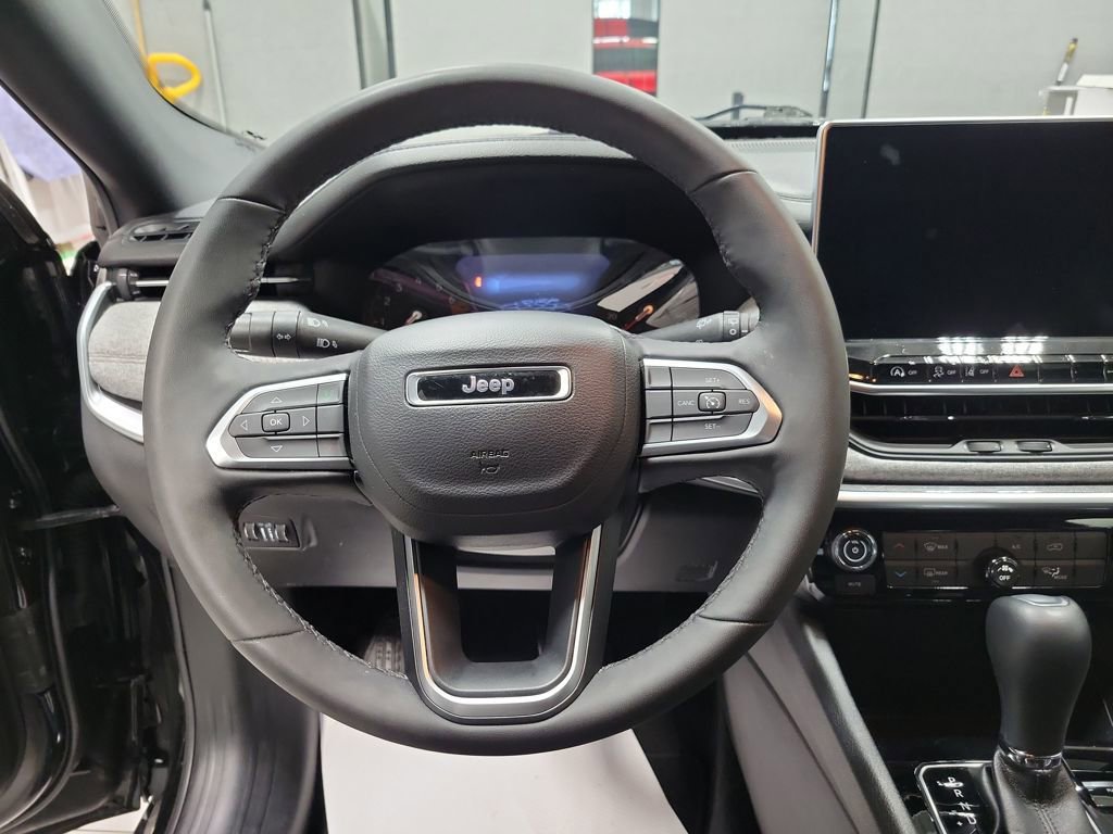 Used 2023 Jeep Compass Latitude image 31