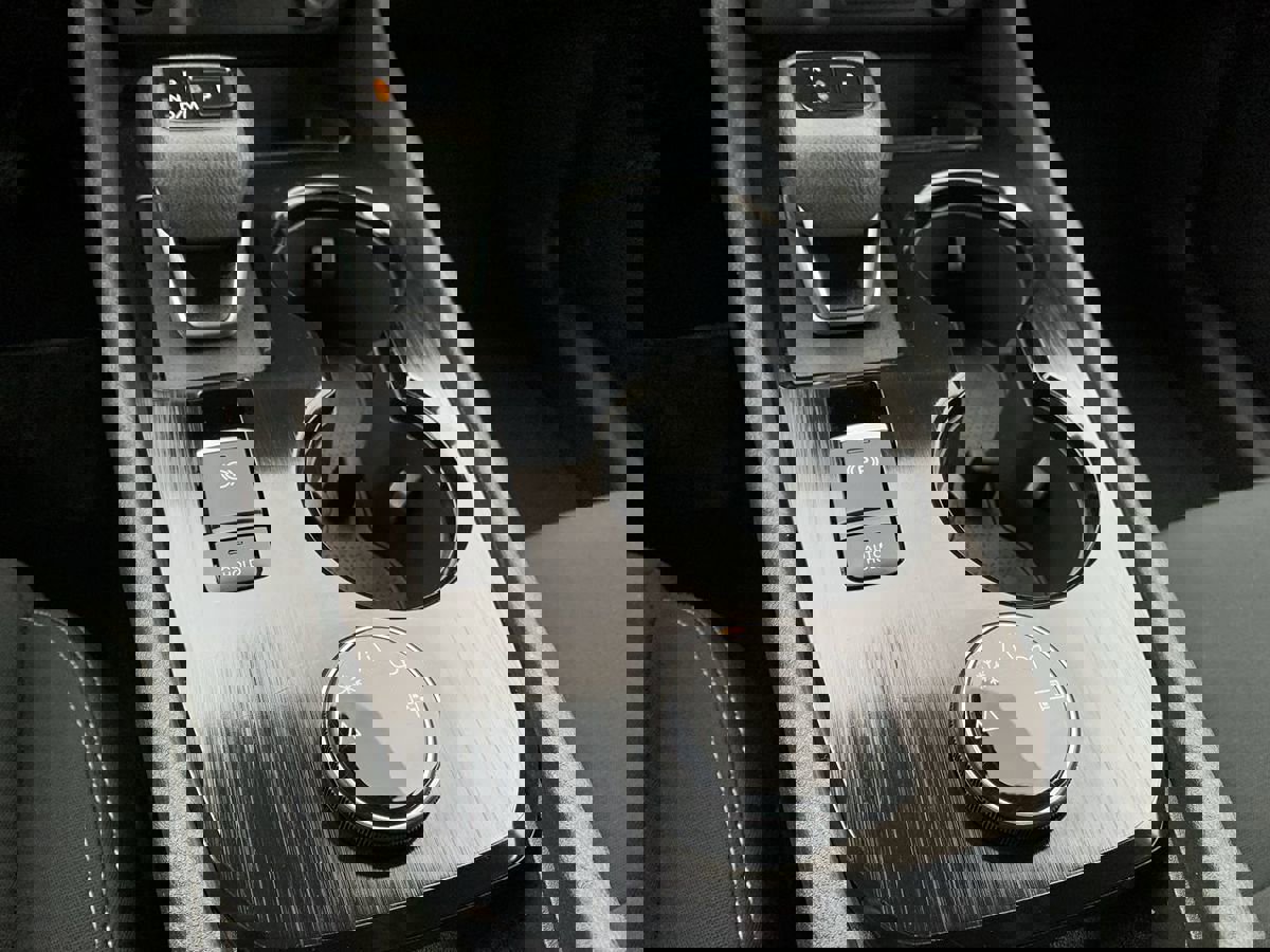 Used 2024 Nissan Rogue S image 23