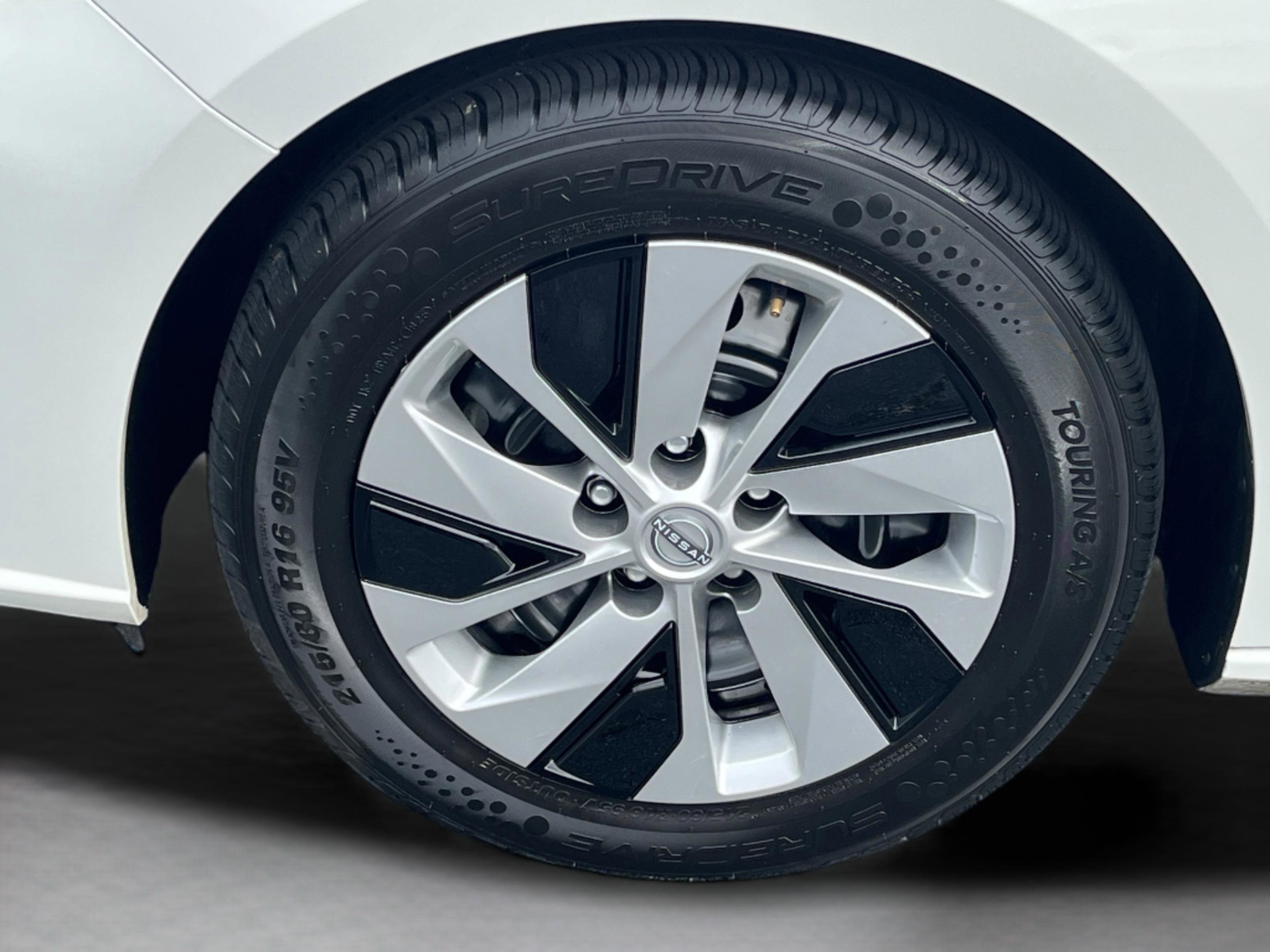 Used 2024 Nissan Altima 2.5 S image 25