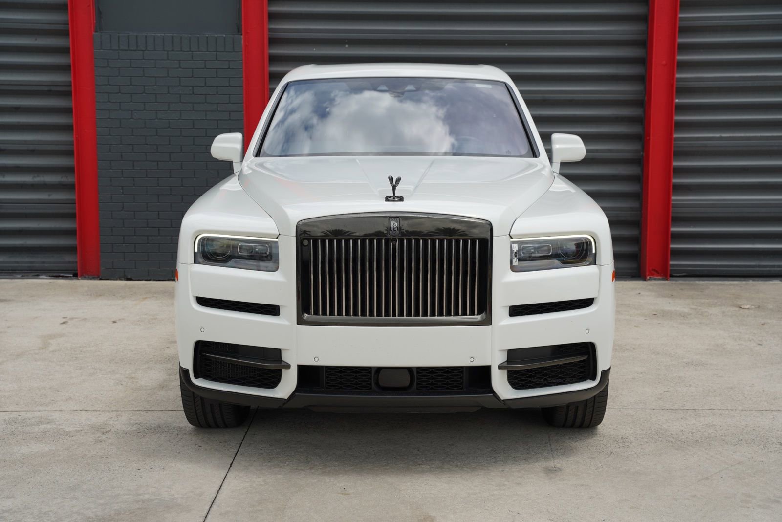 Used 2022 Rolls-Royce Cullinan Black Badge image 2