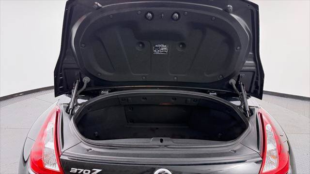 Used 2019 Nissan 370Z Touring Sport RWD image 18