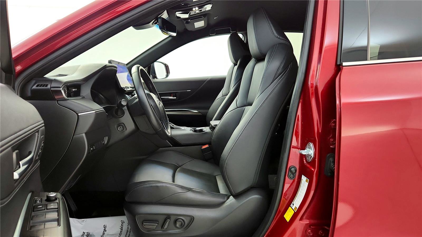 Certified 2023 Toyota Venza Nightshade image 25