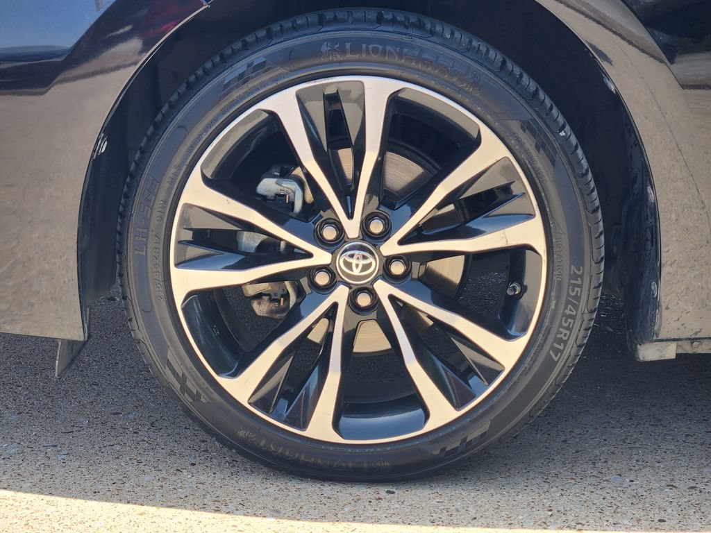 Used 2017 Toyota Corolla SE w/ Carpet Mat Package (TMS) FWD image 11