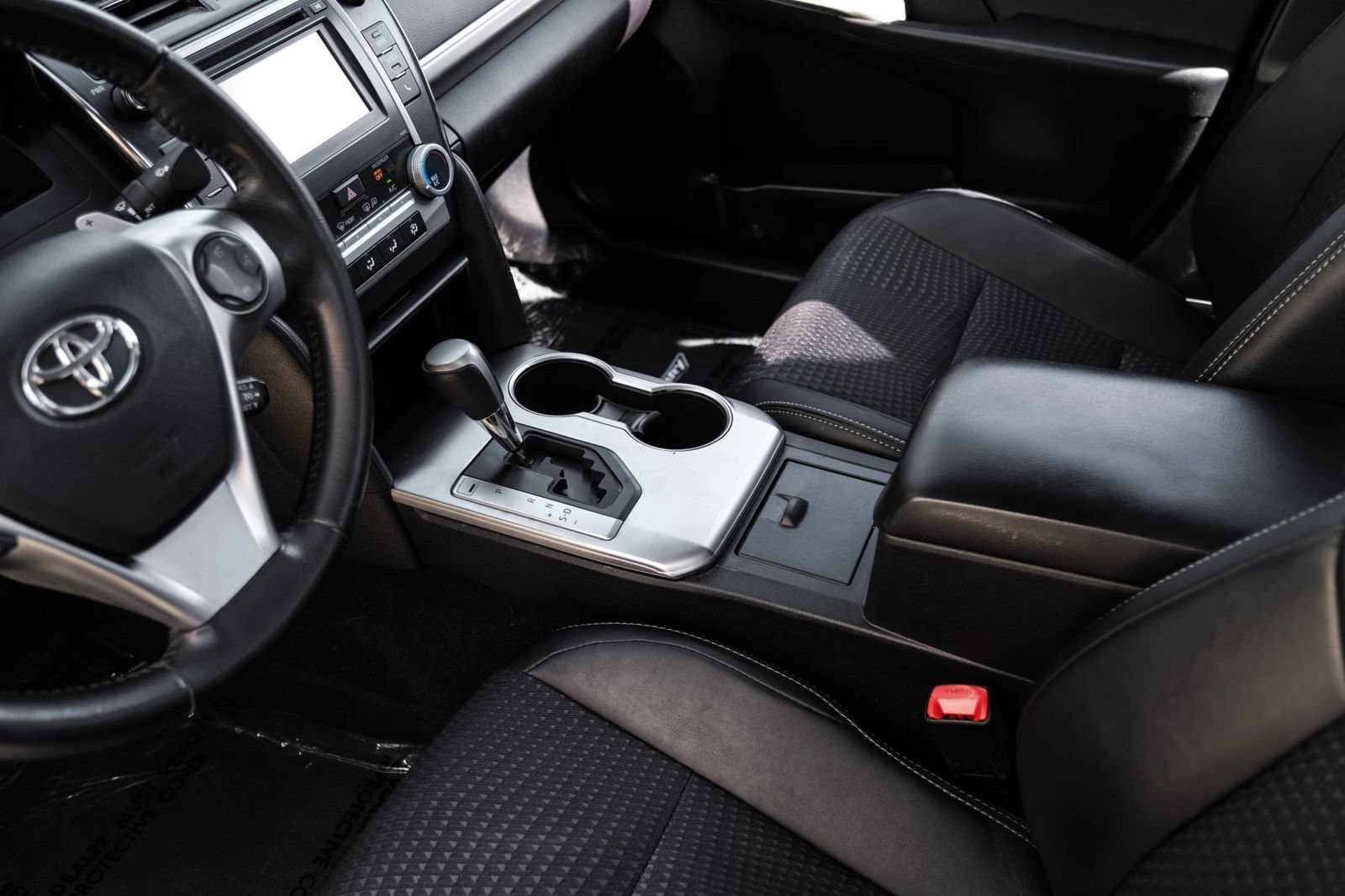 Used 2014 Toyota Camry SE FWD image 21