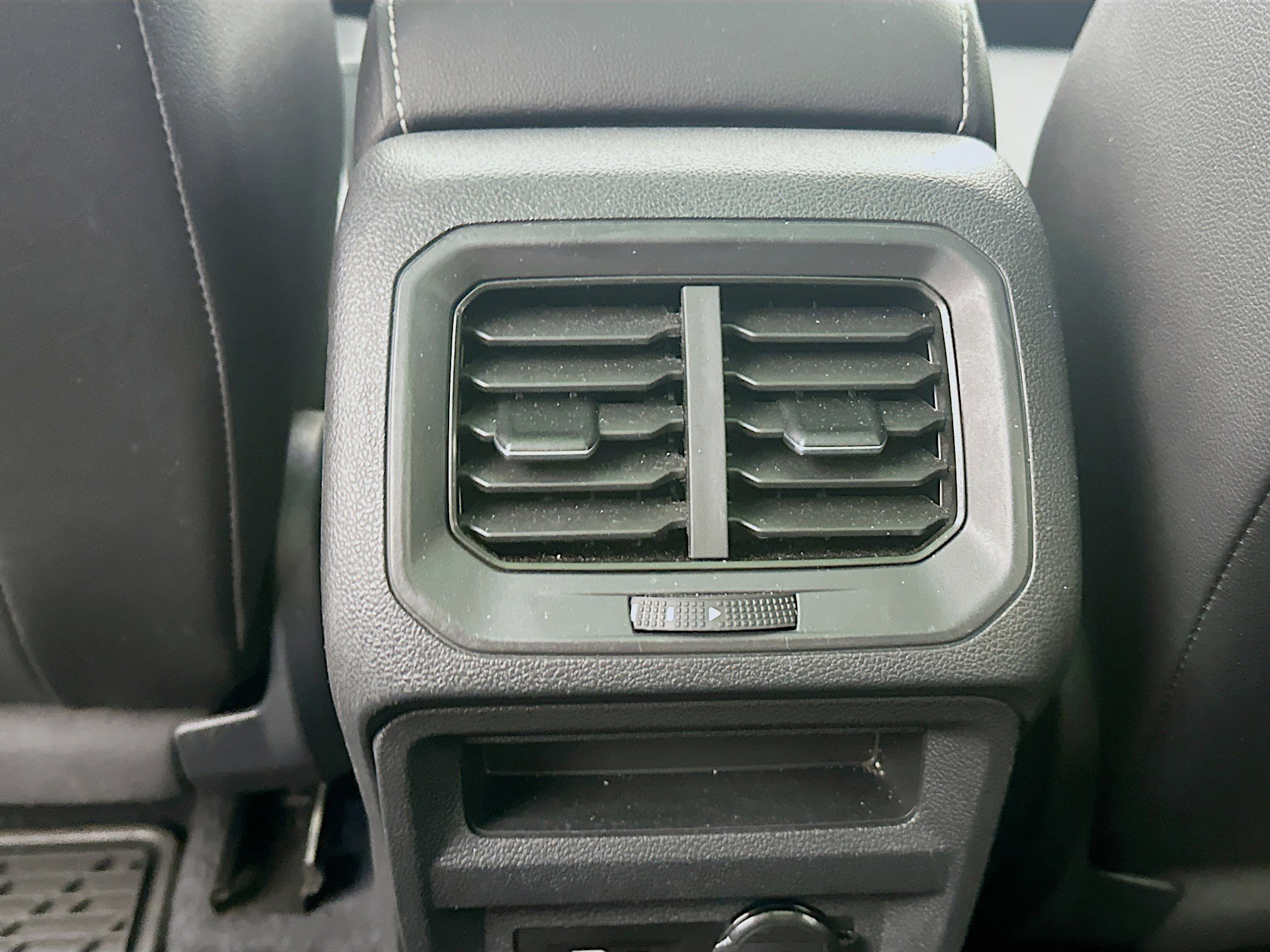 Used 2022 Volkswagen Tiguan SE w/ Panoramic Sunroof Package FWD image 27