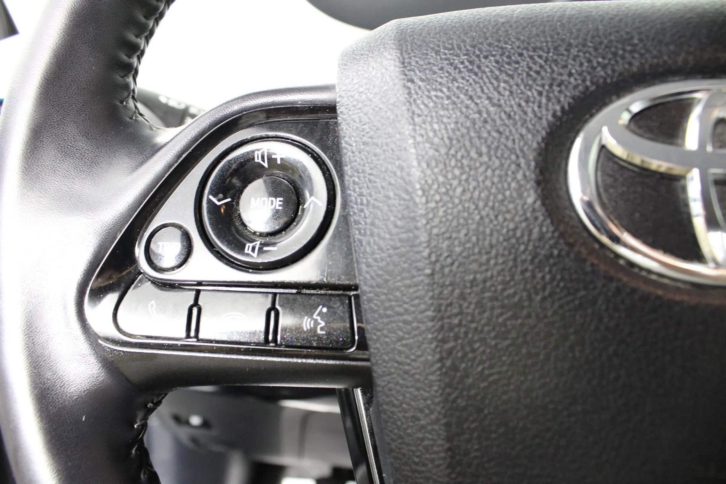 Used 2022 Toyota Prius XLE w/ Advanced Technology Package AWD/4WD image 16