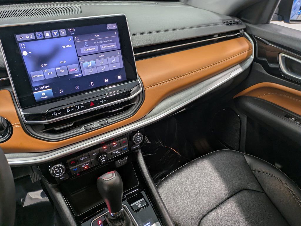 Used 2024 Jeep Compass Limited image 11