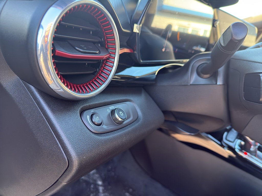 Used 2024 Chevrolet Trax RS w/ Driver Confidence Package image 14