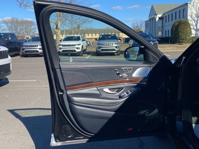 Used 2018 Mercedes-Benz S 560 4MATIC Sedan image 25