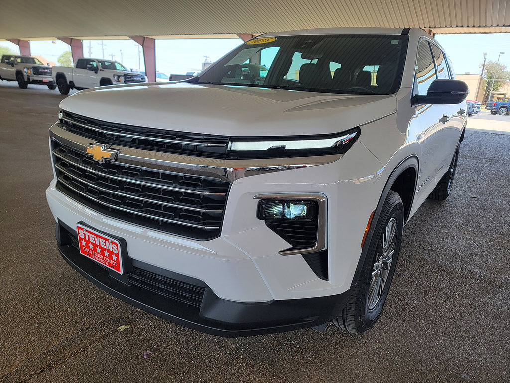 Used 2025 Chevrolet Traverse LT FWD image 3