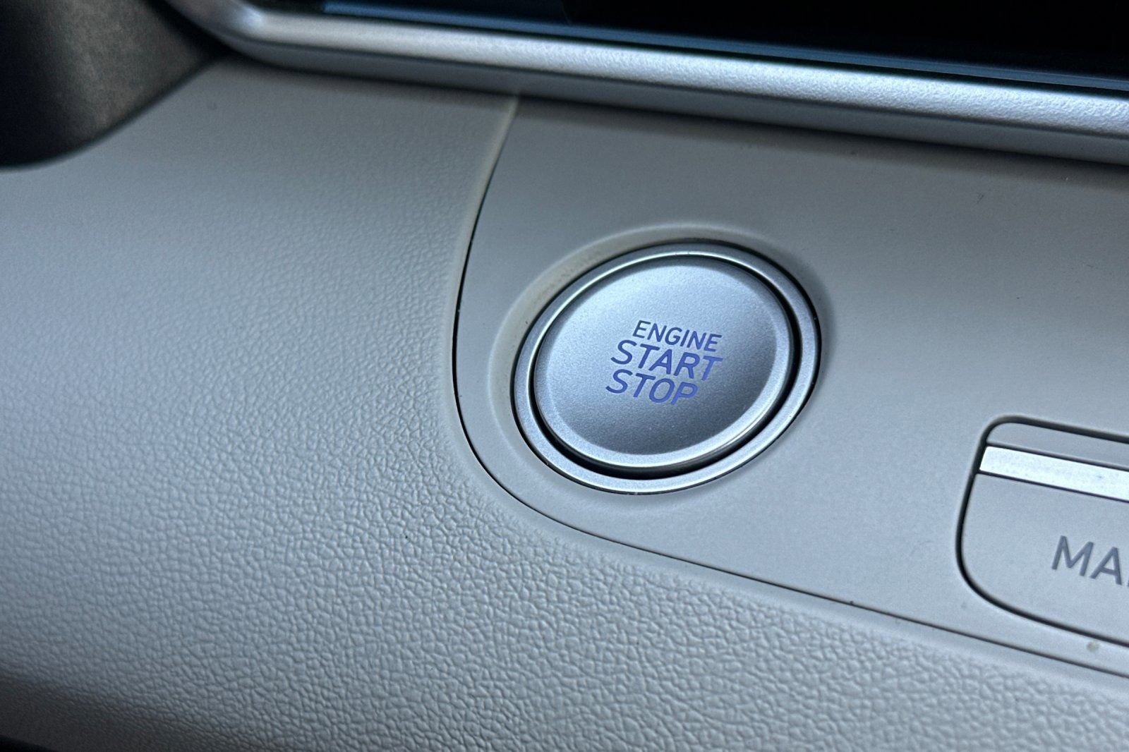 Used 2025 Hyundai Elantra Limited image 23