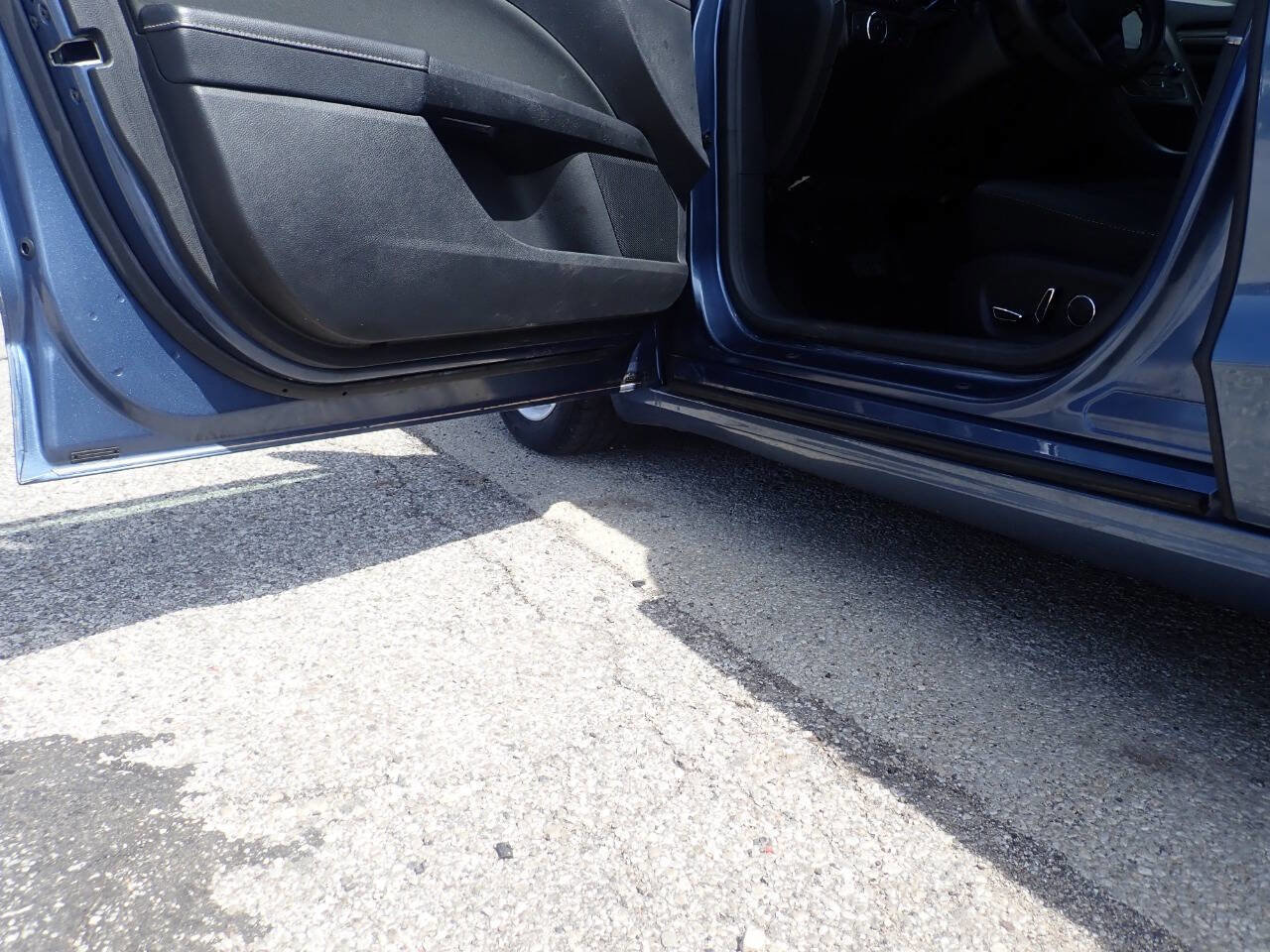 Used 2018 Ford Fusion SE w/ Fusion SE Technology Package image 12