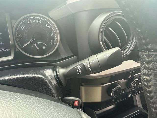 Used 2020 Toyota Tacoma SR5 image 33