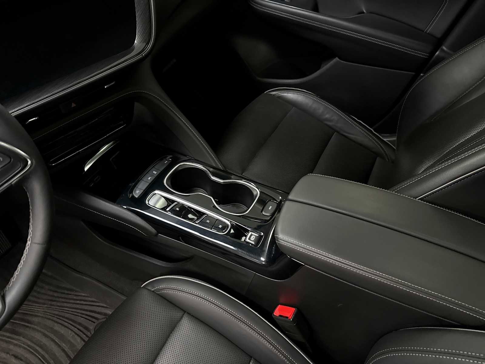 Used 2021 Buick Envision Essence w/ Sport Touring Package image 27