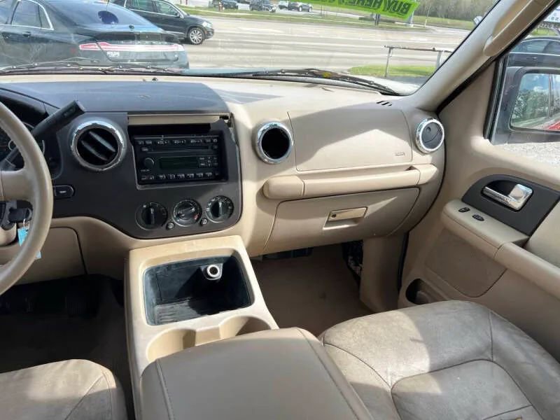 Used 2005 Ford Expedition XLT image 18